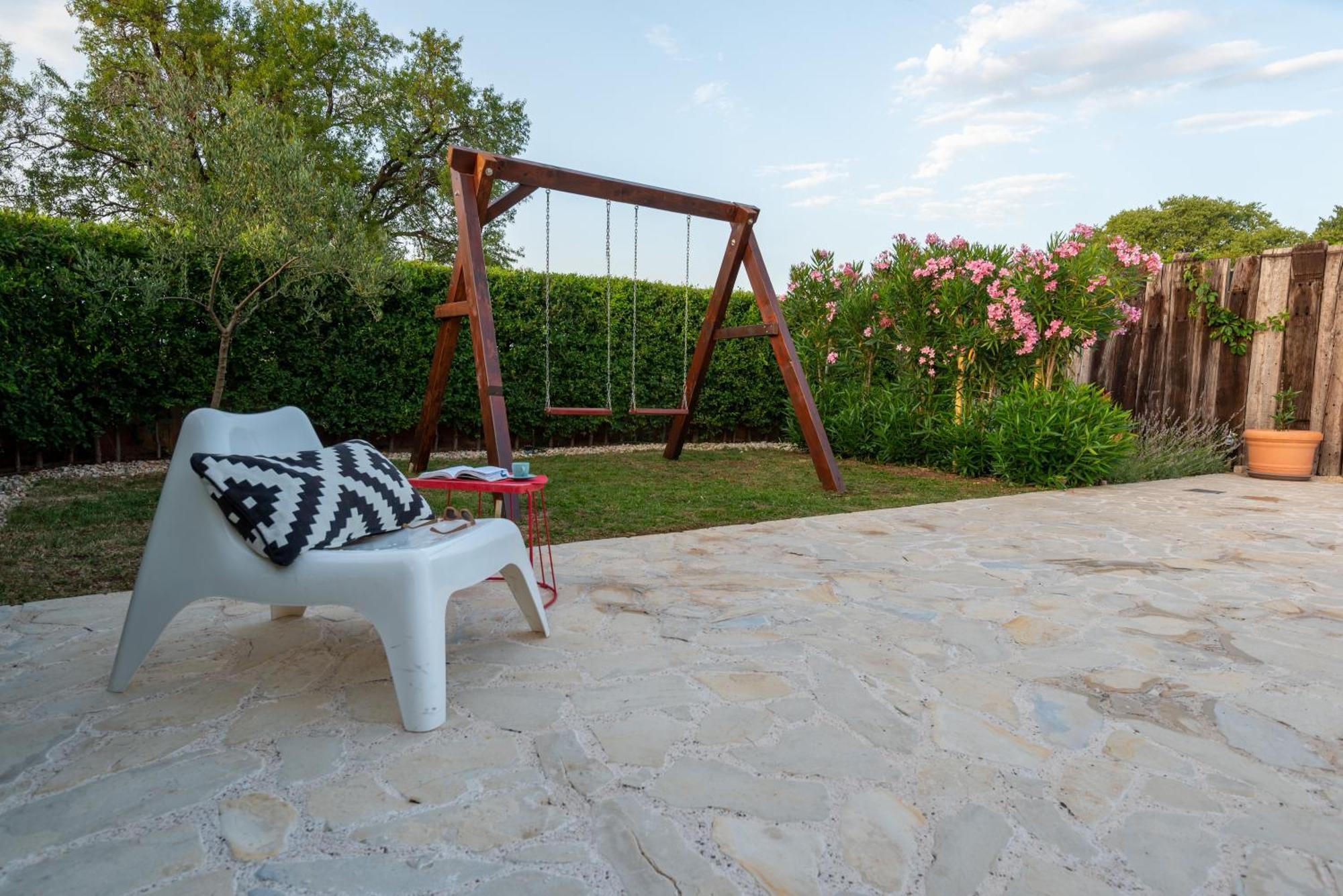 Cozy Country Home With Heated Outdoor Pool Σίμπενικ Εξωτερικό φωτογραφία